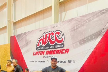 atleta de jiu-jitsu com a bandeira de Franco da Rocha