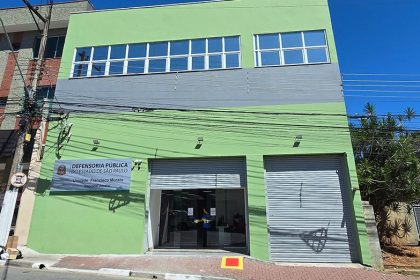 Imagem da fachada da sede da Defensoria Pública de Francisco Morato