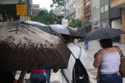 Defesa Civil emite alerta amarelo para pancadas de chuva durante o fim de semana do feriado de 12 de outubro