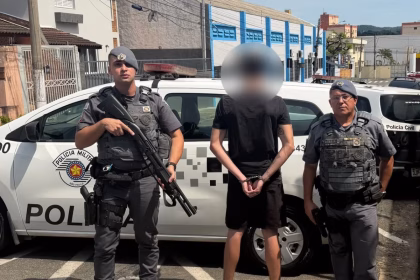 Denúncia leva PM a casa-bomba com ecstasy, maconha e droga sintética