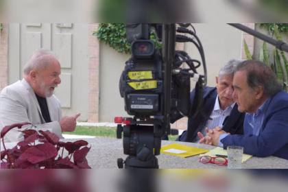 Filme de Lula pediu dinheiro a governos do PT, diz Luchsinger em mensagem